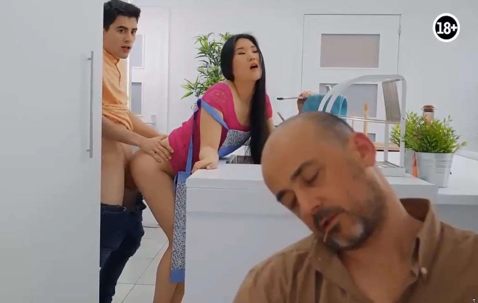 Sapık Öğrenciler Derste Öğretmeninin Götüne Bakıp Azıyor